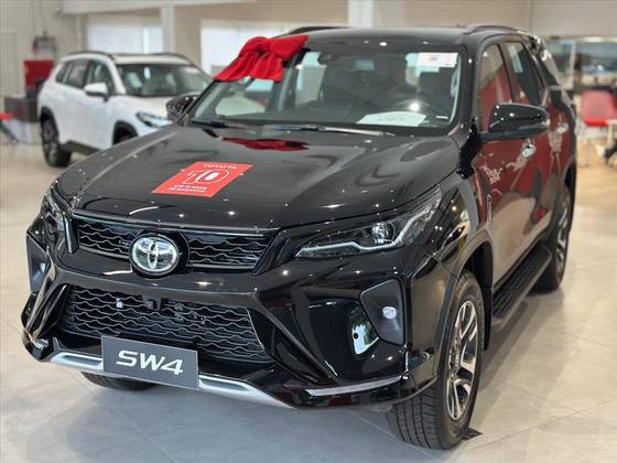 TOYOTA HILUX SW4 2.8 D-4D TURBO DIESEL SRX PLATINUM 7L 4X4 AUTOMÁTICO TOYOTA HILUX SW4 2.8 D-4D TURBO DIESEL SRX PLATINUM 7L 4X4 AUTOMÁTICO